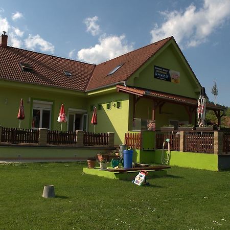 Hostinec Vo Visnovom Stará Turá 외부 사진